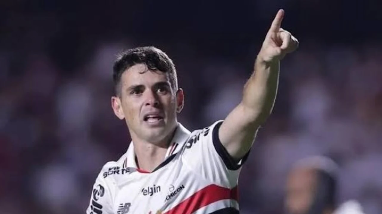 بسبب أزمة قلبية.. أوسكار يعلن اعتزال كرة القدم في عمر 34 عامًا